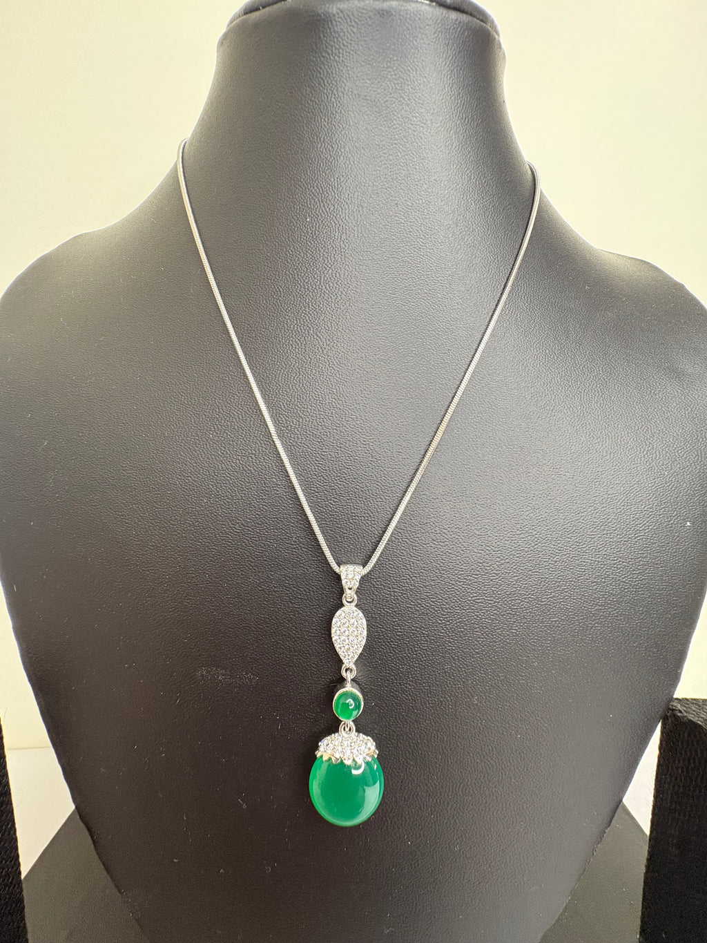 Green Onyx & CZ Silver Pendant – Natural Elegance